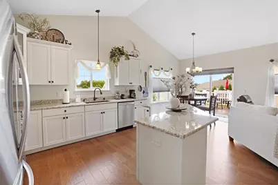 731  Keystone Dr, Waukesha, WI 53189 - Photo 6