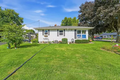 235  Marguerite Ct, Mayville, WI 53050 - Photo 2