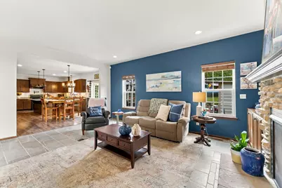 W275N342  Arrowhead Trl, Pewaukee, WI 53188 - Photo 4