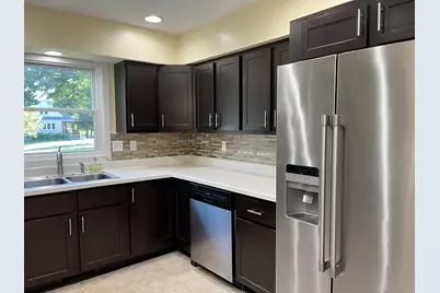 725 S Silverbrook Dr, West Bend, WI 53095 - Photo 8