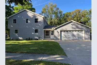 725 S Silverbrook Dr, West Bend, WI 53095 - Photo 4
