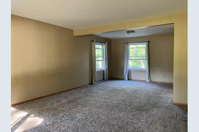 725 S Silverbrook Dr, West Bend, WI 53095 - Photo 12