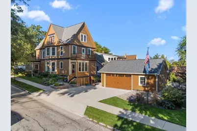 833  Walnut St, West Bend, WI 53095 - Photo 2