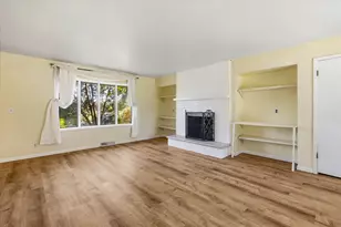 11145 N Riverland Ct, Mequon, WI 53092 - Photo 12