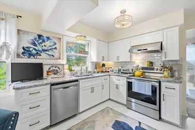 11145 N Riverland Ct, Mequon, WI 53092 - Photo 2
