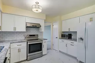 11145 N Riverland Ct, Mequon, WI 53092 - Photo 4