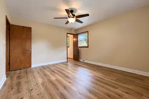 8401 S 36th St, Franklin, WI 53132 - Photo 24