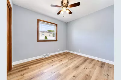 8401 S 36th St, Franklin, WI 53132 - Photo 12
