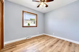 8401 S 36th St, Franklin, WI 53132 - Photo 12
