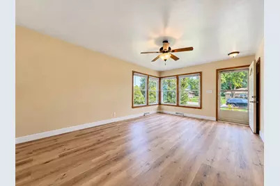 8401 S 36th St, Franklin, WI 53132 - Photo 10