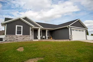 2332 Hanson Pl, Sparta, WI 54656 - Photo 4