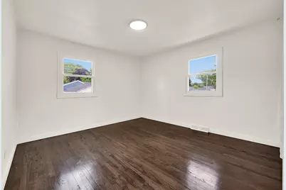 8208 W Keefe Ave, Milwaukee, WI 53222 - Photo 18