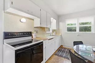 9015 N Iroquois Rd, Bayside, WI 53217 - Photo 10
