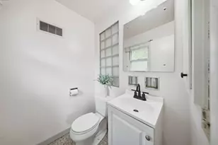 9015 N Iroquois Rd, Bayside, WI 53217 - Photo 12