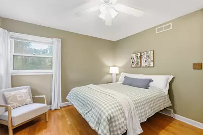 9015 N Iroquois Rd, Bayside, WI 53217 - Photo 14