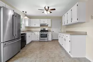 W208S10489 Karen Ct, Muskego, WI 53150 - Photo 2