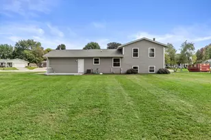 W208S10489 Karen Ct, Muskego, WI 53150 - Photo 14