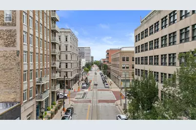 741 N Milwaukee St #302, Milwaukee, WI 53202 - Photo 32