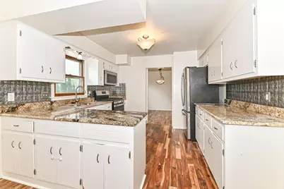 4930  Saxony Ln, Greendale, WI 53129 - Photo 18