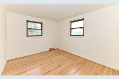 4930  Saxony Ln, Greendale, WI 53129 - Photo 32