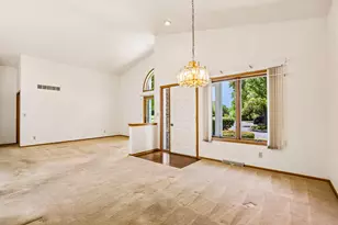 101 E Sutton Pl, Waukesha, WI 53188 - Photo 14