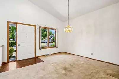 101 E Sutton Pl #A, Waukesha, WI 53188 - Photo 8