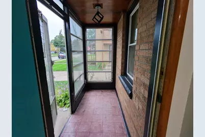 2170 S 80th St, West Allis, WI 53219 - Photo 16