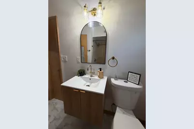 2170 S 80th St, West Allis, WI 53219 - Photo 12