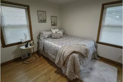 2170 S 80th St, West Allis, WI 53219 - Photo 8