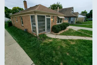 2170 S 80th St, West Allis, WI 53219 - Photo 2