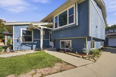 1336 S 92nd St, West Allis, WI 53214 - Photo 2