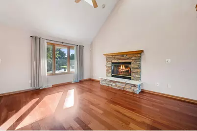 1142  Mulberry Ln, Racine, WI 53182 - Photo 6