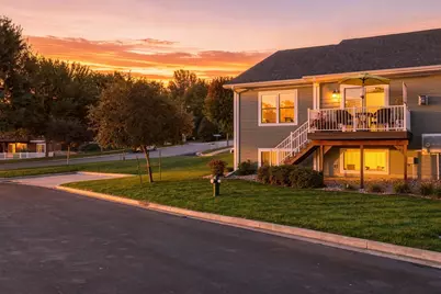 477  Coronado Cir, Onalaska, WI 54650 - Photo 2