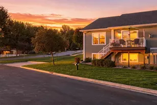 477 Coronado Cir, Onalaska, WI 54650 - Photo 2
