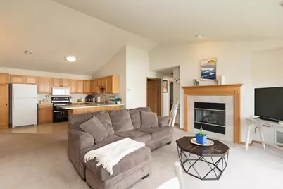 724  Wood River Ct #3, West Bend, WI 53095 - Photo 4