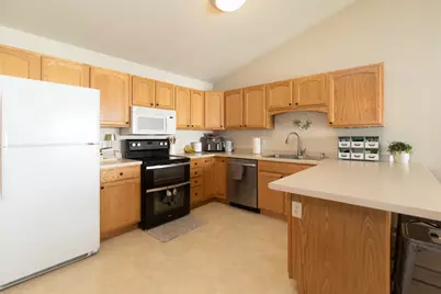 724  Wood River Ct #3, West Bend, WI 53095 - Photo 8