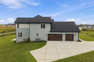 9951 Cygnet Ct, Mequon, WI 53097 - Photo 60