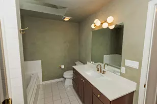 1112 E Lyon St, Milwaukee, WI 53202 - Photo 14