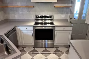 1112 E Lyon St, Milwaukee, WI 53202 - Photo 10