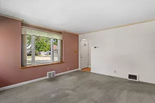 10533 W Everett Cir, West Allis, WI 53214 - Photo 4