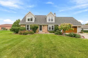 8046 W Imperial Dr, Franklin, WI 53132 - Photo 1