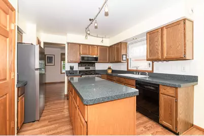 8046 W Imperial Dr, Franklin, WI 53132 - Photo 14