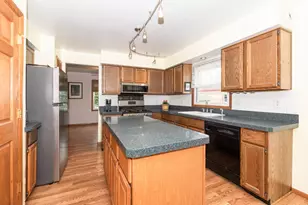 8046 W Imperial Dr, Franklin, WI 53132 - Photo 14
