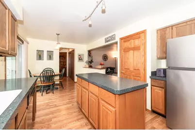 8046 W Imperial Dr, Franklin, WI 53132 - Photo 12