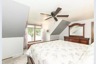 8046 W Imperial Dr, Franklin, WI 53132 - Photo 24