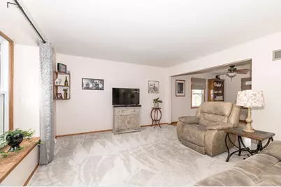 8046 W Imperial Dr, Franklin, WI 53132 - Photo 4