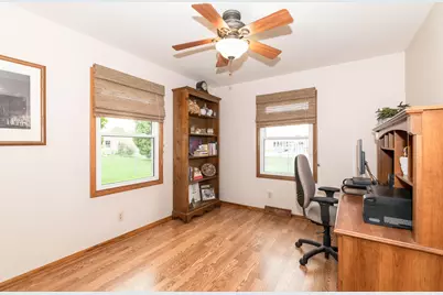8046 W Imperial Dr, Franklin, WI 53132 - Photo 10