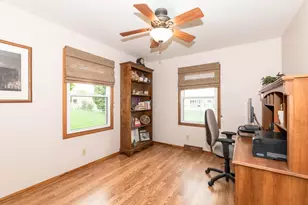 8046 W Imperial Dr, Franklin, WI 53132 - Photo 10