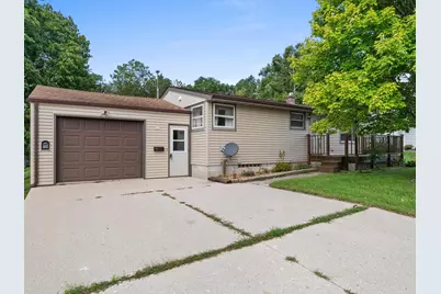 631  Elm St, Mishicot, WI 54228 - Photo 4