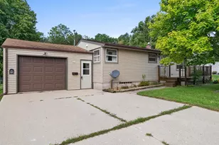 631 Elm St, Mishicot, WI 54228 - Photo 4